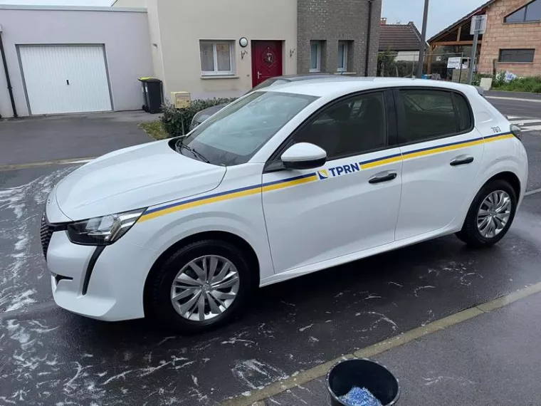 Professionnel pour faire le déflocage d'une ancienne voiture de société, Douai, LONGUE WASH